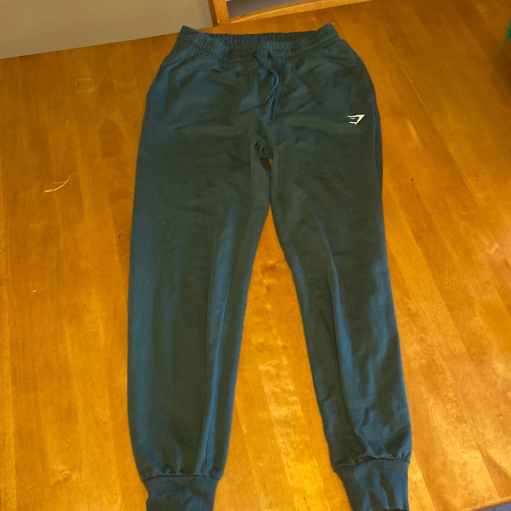 Gymshark women’s jogger sweatpants